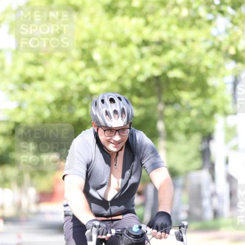 11.08.2024 - GEWOBA Citytriathlon Bremen H.Heesch http://msf.ph/oto/6769945 11.08.2024 10:43:40 Radfahren 2, 6, 108 meine-sportfotos.de