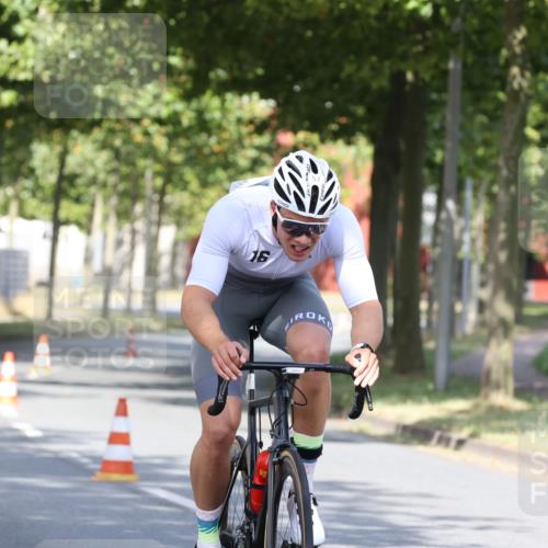 11.08.2024 - GEWOBA Citytriathlon Bremen H.Heesch http://msf.ph/oto/6769949 11.08.2024 10:34:58 Radfahren  meine-sportfotos.de