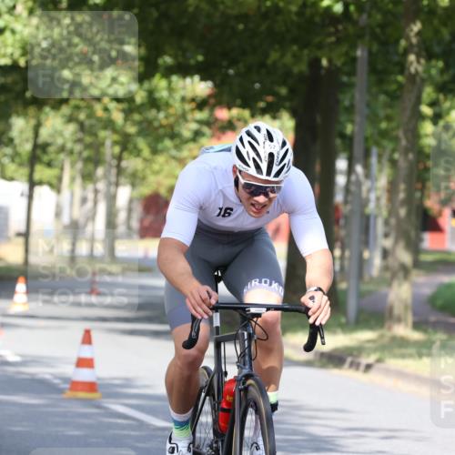 11.08.2024 - GEWOBA Citytriathlon Bremen H.Heesch http://msf.ph/oto/6769952 11.08.2024 10:34:58 Radfahren  meine-sportfotos.de