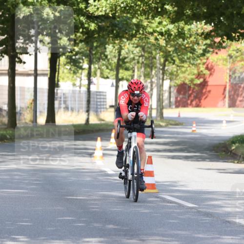 11.08.2024 - GEWOBA Citytriathlon Bremen H.Heesch http://msf.ph/oto/6769964 11.08.2024 10:35:17 Radfahren 96 meine-sportfotos.de