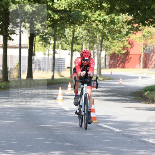 11.08.2024 - GEWOBA Citytriathlon Bremen H.Heesch http://msf.ph/oto/6769967 11.08.2024 10:35:17 Radfahren 96 meine-sportfotos.de