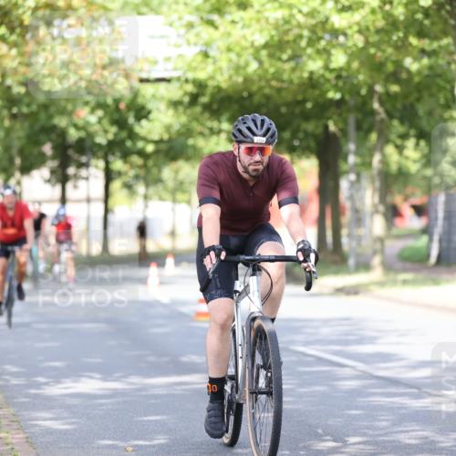 11.08.2024 - GEWOBA Citytriathlon Bremen H.Heesch http://msf.ph/oto/6769970 11.08.2024 10:43:57 Radfahren 23, 28, 37, 39, 104, 113, 114 meine-sportfotos.de