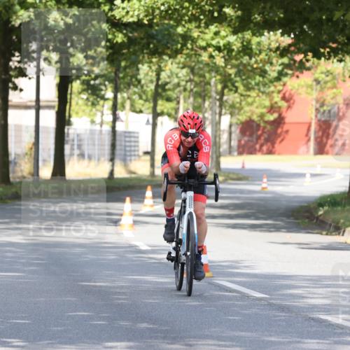 11.08.2024 - GEWOBA Citytriathlon Bremen H.Heesch http://msf.ph/oto/6769971 11.08.2024 10:35:17 Radfahren 96 meine-sportfotos.de