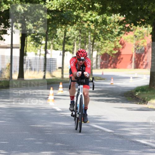 11.08.2024 - GEWOBA Citytriathlon Bremen H.Heesch http://msf.ph/oto/6769974 11.08.2024 10:35:17 Radfahren 96 meine-sportfotos.de