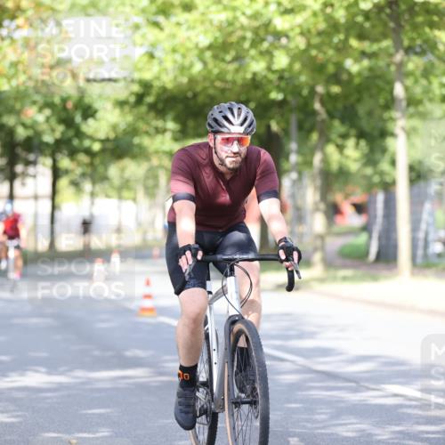 11.08.2024 - GEWOBA Citytriathlon Bremen H.Heesch http://msf.ph/oto/6769976 11.08.2024 10:43:57 Radfahren 23, 28, 37, 39, 104, 113, 114 meine-sportfotos.de