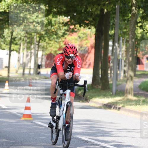 11.08.2024 - GEWOBA Citytriathlon Bremen H.Heesch http://msf.ph/oto/6769980 11.08.2024 10:35:18 Radfahren 96 meine-sportfotos.de