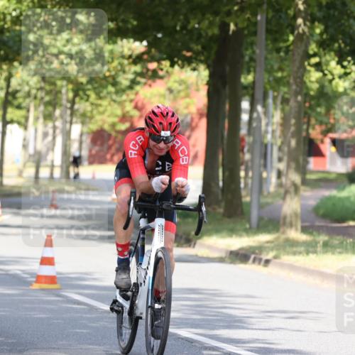 11.08.2024 - GEWOBA Citytriathlon Bremen H.Heesch http://msf.ph/oto/6769984 11.08.2024 10:35:18 Radfahren 96 meine-sportfotos.de