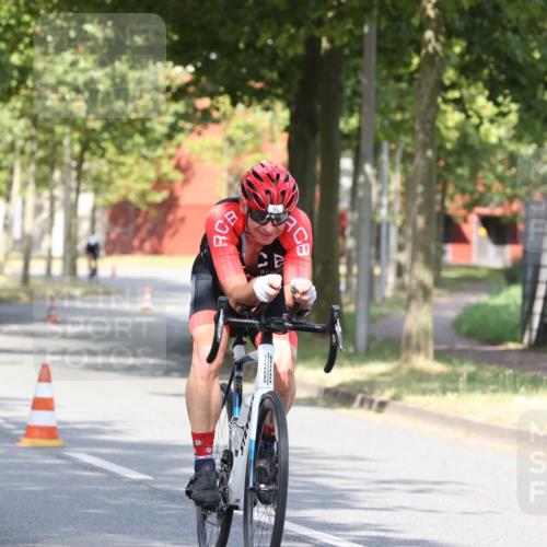 11.08.2024 - GEWOBA Citytriathlon Bremen H.Heesch http://msf.ph/oto/6769990 11.08.2024 10:35:18 Radfahren 96 meine-sportfotos.de