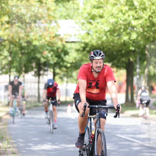 11.08.2024 - GEWOBA Citytriathlon Bremen H.Heesch http://msf.ph/oto/6770002 11.08.2024 10:43:59 Radfahren 23, 28, 37, 39, 104, 113, 114 meine-sportfotos.de