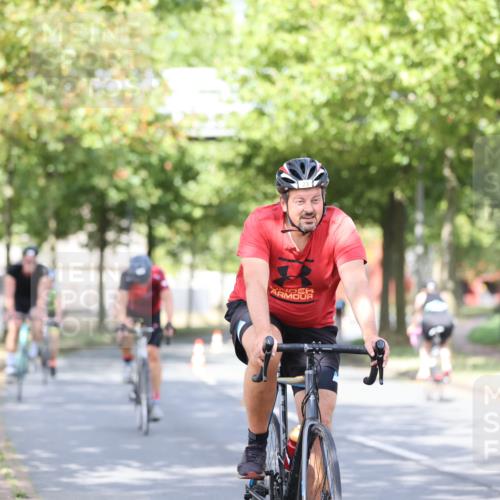 11.08.2024 - GEWOBA Citytriathlon Bremen H.Heesch http://msf.ph/oto/6770005 11.08.2024 10:43:59 Radfahren 23, 28, 37, 39, 104, 113, 114 meine-sportfotos.de