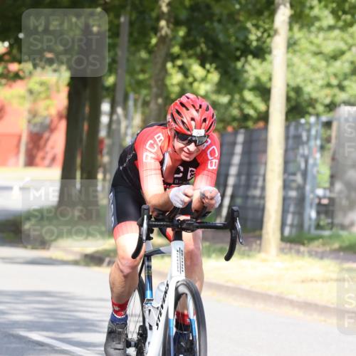 11.08.2024 - GEWOBA Citytriathlon Bremen H.Heesch http://msf.ph/oto/6770007 11.08.2024 10:35:18 Radfahren 96 meine-sportfotos.de