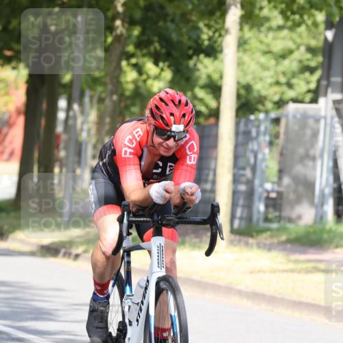 11.08.2024 - GEWOBA Citytriathlon Bremen H.Heesch http://msf.ph/oto/6770010 11.08.2024 10:35:18 Radfahren 96 meine-sportfotos.de