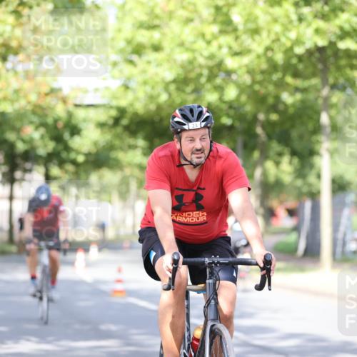 11.08.2024 - GEWOBA Citytriathlon Bremen H.Heesch http://msf.ph/oto/6770014 11.08.2024 10:43:59 Radfahren 23, 28, 37, 39, 104, 113, 114 meine-sportfotos.de