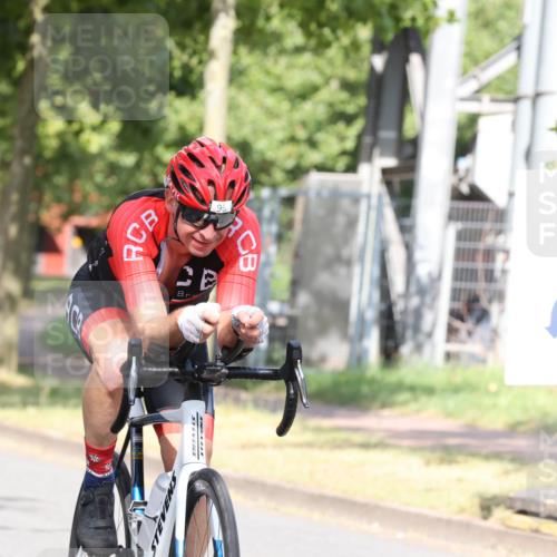 11.08.2024 - GEWOBA Citytriathlon Bremen H.Heesch http://msf.ph/oto/6770015 11.08.2024 10:35:18 Radfahren 96 meine-sportfotos.de