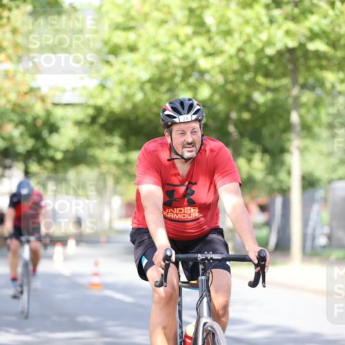 11.08.2024 - GEWOBA Citytriathlon Bremen H.Heesch http://msf.ph/oto/6770017 11.08.2024 10:43:59 Radfahren 23, 28, 37, 39, 104, 113, 114 meine-sportfotos.de