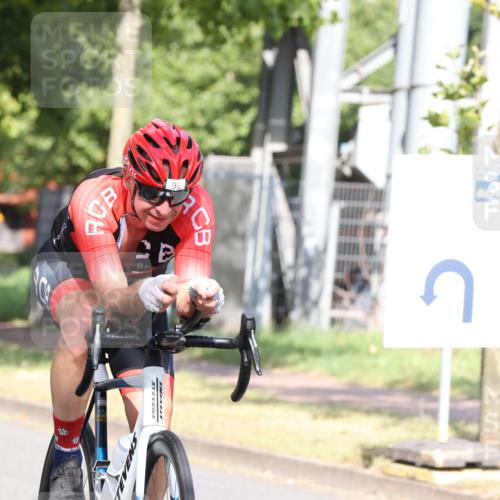 11.08.2024 - GEWOBA Citytriathlon Bremen H.Heesch http://msf.ph/oto/6770018 11.08.2024 10:35:18 Radfahren 96 meine-sportfotos.de