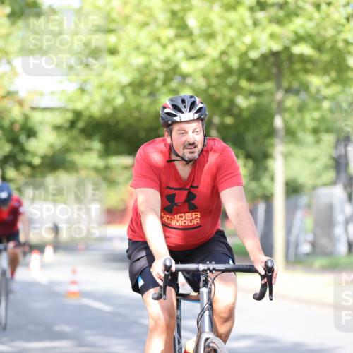 11.08.2024 - GEWOBA Citytriathlon Bremen H.Heesch http://msf.ph/oto/6770022 11.08.2024 10:43:59 Radfahren 23, 28, 37, 39, 104, 113, 114 meine-sportfotos.de