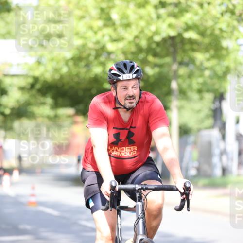 11.08.2024 - GEWOBA Citytriathlon Bremen H.Heesch http://msf.ph/oto/6770025 11.08.2024 10:43:59 Radfahren 23, 28, 37, 39, 104, 113, 114 meine-sportfotos.de