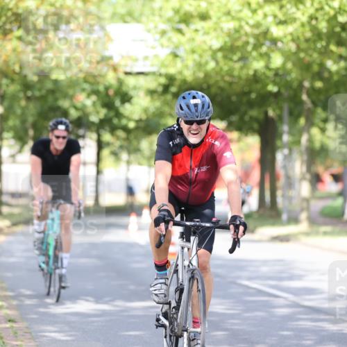 11.08.2024 - GEWOBA Citytriathlon Bremen H.Heesch http://msf.ph/oto/6770031 11.08.2024 10:44:00 Radfahren 23, 28, 37, 39, 104, 113, 114 meine-sportfotos.de