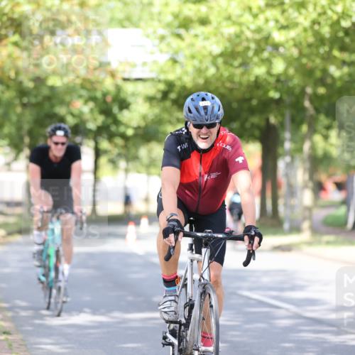 11.08.2024 - GEWOBA Citytriathlon Bremen H.Heesch http://msf.ph/oto/6770035 11.08.2024 10:44:00 Radfahren 23, 28, 37, 39, 104, 113, 114 meine-sportfotos.de