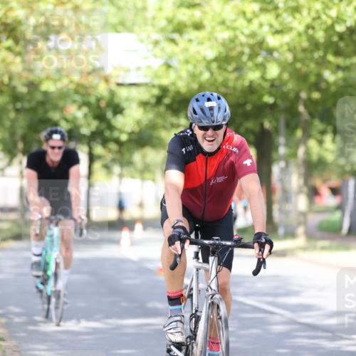 11.08.2024 - GEWOBA Citytriathlon Bremen H.Heesch http://msf.ph/oto/6770038 11.08.2024 10:44:00 Radfahren 23, 28, 37, 39, 104, 113, 114 meine-sportfotos.de