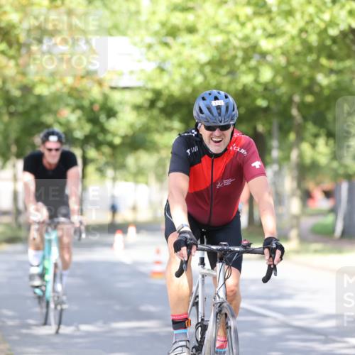 11.08.2024 - GEWOBA Citytriathlon Bremen H.Heesch http://msf.ph/oto/6770041 11.08.2024 10:44:00 Radfahren 23, 28, 37, 39, 104, 113, 114 meine-sportfotos.de