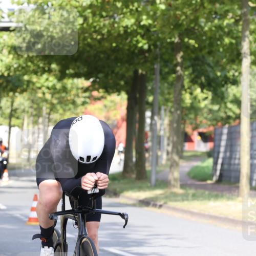 11.08.2024 - GEWOBA Citytriathlon Bremen H.Heesch http://msf.ph/oto/6770050 11.08.2024 10:35:31 Radfahren 30, 96 meine-sportfotos.de