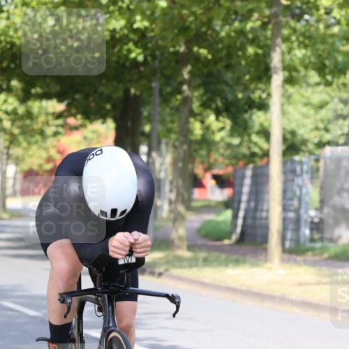 11.08.2024 - GEWOBA Citytriathlon Bremen H.Heesch http://msf.ph/oto/6770056 11.08.2024 10:35:31 Radfahren 30, 96 meine-sportfotos.de