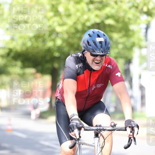 11.08.2024 - GEWOBA Citytriathlon Bremen H.Heesch http://msf.ph/oto/6770062 11.08.2024 10:44:01 Radfahren 23, 28, 37, 39, 104, 113, 114 meine-sportfotos.de