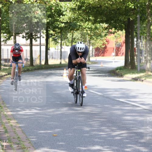 11.08.2024 - GEWOBA Citytriathlon Bremen H.Heesch http://msf.ph/oto/6770075 11.08.2024 10:36:04 Radfahren 77, 82 meine-sportfotos.de