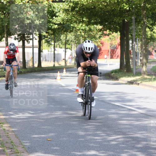 11.08.2024 - GEWOBA Citytriathlon Bremen H.Heesch http://msf.ph/oto/6770089 11.08.2024 10:36:04 Radfahren 77, 82 meine-sportfotos.de