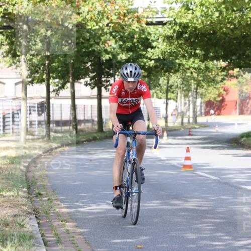 11.08.2024 - GEWOBA Citytriathlon Bremen H.Heesch http://msf.ph/oto/6770095 11.08.2024 10:36:05 Radfahren 77, 82 meine-sportfotos.de