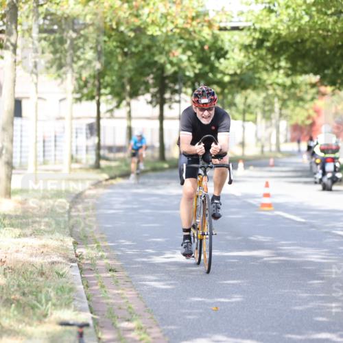 11.08.2024 - GEWOBA Citytriathlon Bremen H.Heesch http://msf.ph/oto/6770097 11.08.2024 10:44:05 Radfahren 23, 28, 37, 39, 48, 104, 113, 114 meine-sportfotos.de