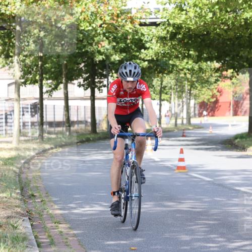 11.08.2024 - GEWOBA Citytriathlon Bremen H.Heesch http://msf.ph/oto/6770098 11.08.2024 10:36:05 Radfahren 77, 82 meine-sportfotos.de