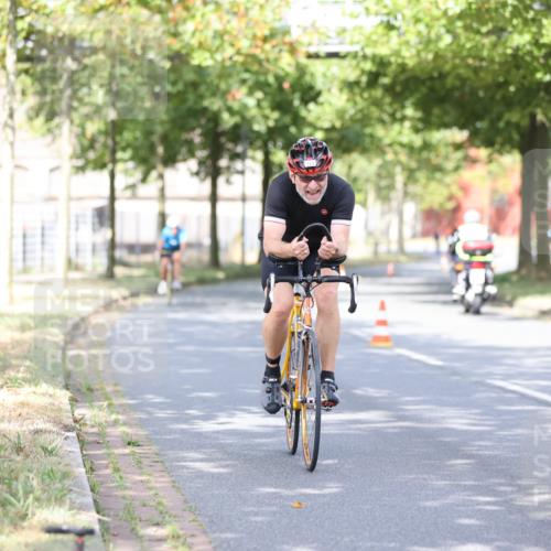 11.08.2024 - GEWOBA Citytriathlon Bremen H.Heesch http://msf.ph/oto/6770106 11.08.2024 10:44:05 Radfahren 23, 28, 37, 39, 48, 104, 113, 114 meine-sportfotos.de