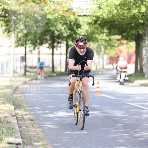 11.08.2024 - GEWOBA Citytriathlon Bremen H.Heesch http://msf.ph/oto/6770110 11.08.2024 10:44:05 Radfahren 23, 28, 37, 39, 48, 104, 113, 114 meine-sportfotos.de