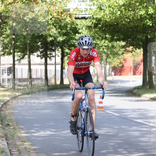 11.08.2024 - GEWOBA Citytriathlon Bremen H.Heesch http://msf.ph/oto/6770111 11.08.2024 10:36:05 Radfahren 77, 82 meine-sportfotos.de
