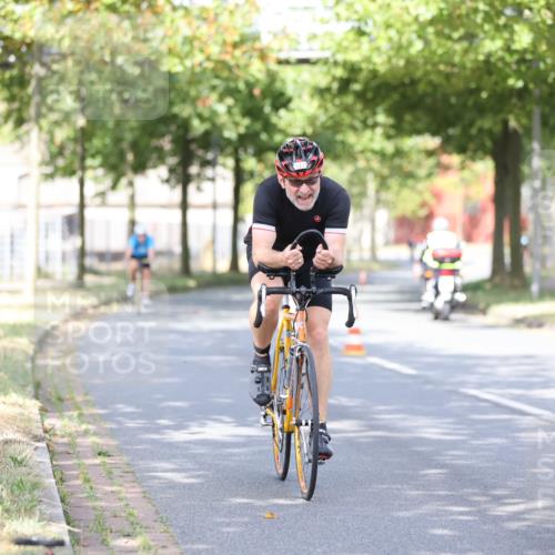 11.08.2024 - GEWOBA Citytriathlon Bremen H.Heesch http://msf.ph/oto/6770113 11.08.2024 10:44:05 Radfahren 23, 28, 37, 39, 48, 104, 113, 114 meine-sportfotos.de