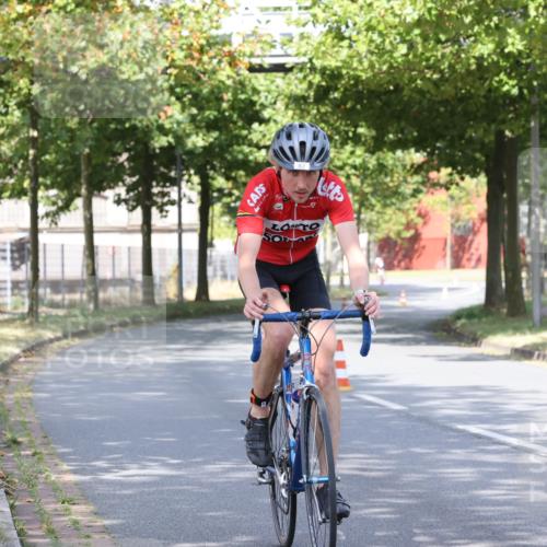 11.08.2024 - GEWOBA Citytriathlon Bremen H.Heesch http://msf.ph/oto/6770115 11.08.2024 10:36:05 Radfahren 77, 82 meine-sportfotos.de