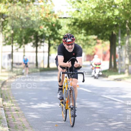 11.08.2024 - GEWOBA Citytriathlon Bremen H.Heesch http://msf.ph/oto/6770119 11.08.2024 10:44:05 Radfahren 23, 28, 37, 39, 48, 104, 113, 114 meine-sportfotos.de