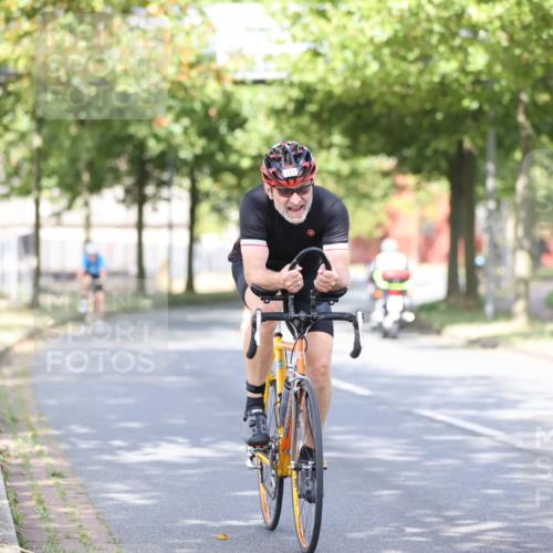 11.08.2024 - GEWOBA Citytriathlon Bremen H.Heesch http://msf.ph/oto/6770121 11.08.2024 10:44:05 Radfahren 23, 28, 37, 39, 48, 104, 113, 114 meine-sportfotos.de
