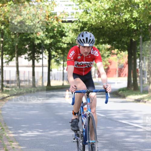 11.08.2024 - GEWOBA Citytriathlon Bremen H.Heesch http://msf.ph/oto/6770122 11.08.2024 10:36:05 Radfahren 77, 82 meine-sportfotos.de