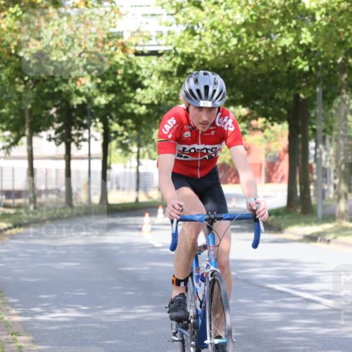 11.08.2024 - GEWOBA Citytriathlon Bremen H.Heesch http://msf.ph/oto/6770125 11.08.2024 10:36:06 Radfahren 77, 82 meine-sportfotos.de