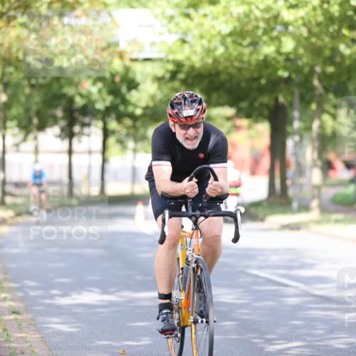 11.08.2024 - GEWOBA Citytriathlon Bremen H.Heesch http://msf.ph/oto/6770127 11.08.2024 10:44:05 Radfahren 23, 28, 37, 39, 48, 104, 113, 114 meine-sportfotos.de