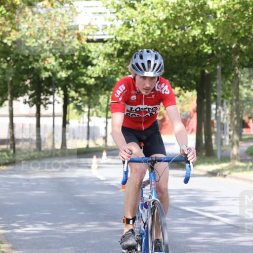 11.08.2024 - GEWOBA Citytriathlon Bremen H.Heesch http://msf.ph/oto/6770129 11.08.2024 10:36:06 Radfahren 77, 82 meine-sportfotos.de