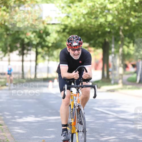 11.08.2024 - GEWOBA Citytriathlon Bremen H.Heesch http://msf.ph/oto/6770130 11.08.2024 10:44:05 Radfahren 23, 28, 37, 39, 48, 104, 113, 114 meine-sportfotos.de