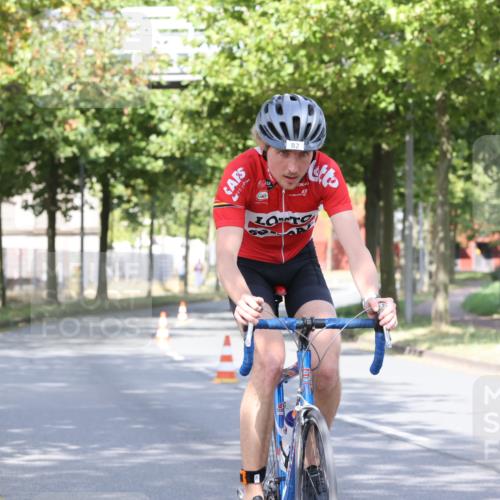 11.08.2024 - GEWOBA Citytriathlon Bremen H.Heesch http://msf.ph/oto/6770132 11.08.2024 10:36:06 Radfahren 77, 82 meine-sportfotos.de