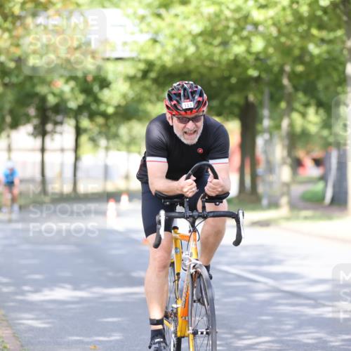 11.08.2024 - GEWOBA Citytriathlon Bremen H.Heesch http://msf.ph/oto/6770133 11.08.2024 10:44:05 Radfahren 23, 28, 37, 39, 48, 104, 113, 114 meine-sportfotos.de