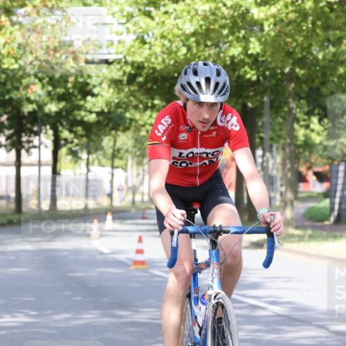 11.08.2024 - GEWOBA Citytriathlon Bremen H.Heesch http://msf.ph/oto/6770137 11.08.2024 10:36:06 Radfahren 77, 82 meine-sportfotos.de
