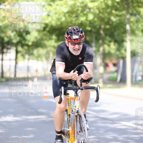 11.08.2024 - GEWOBA Citytriathlon Bremen H.Heesch http://msf.ph/oto/6770138 11.08.2024 10:44:05 Radfahren 23, 28, 37, 39, 48, 104, 113, 114 meine-sportfotos.de